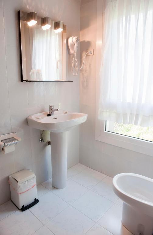 Hotel Txaraka Bermeo Bilik gambar